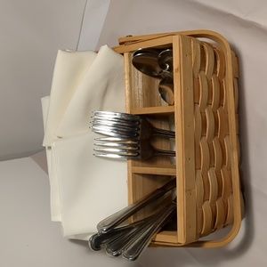 Woven picnic basket. 4 compartments. Nice tight weave. 10" x 6 x 6 1/2".